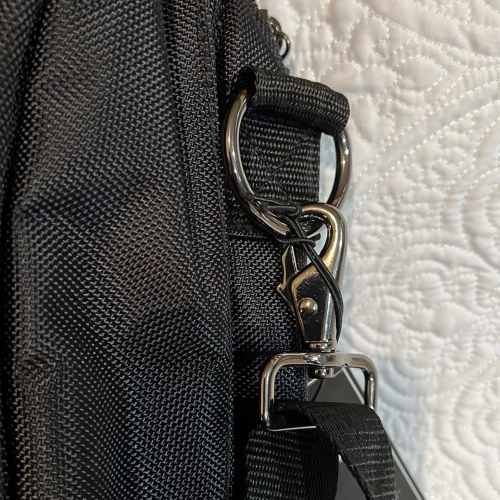 Burton Golf River City Golf Classic shoe bag and‎ golf accessories